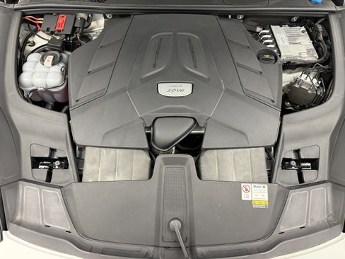 Certified 2023 Porsche Cayenne AWD/4WD image 60