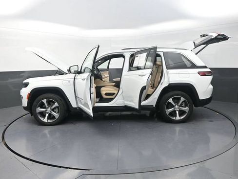 Used 2022 Jeep Grand Cherokee Limited 4xe AWD/4WD image 32