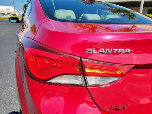 Used 2014 Hyundai Elantra Limited w/ Option Group 03 FWD image 12