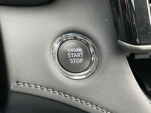 Used 2023 Toyota Highlander XLE image 25