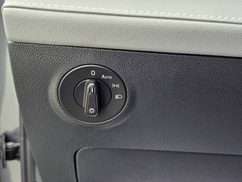 New 2024 Volkswagen Taos SE image 34