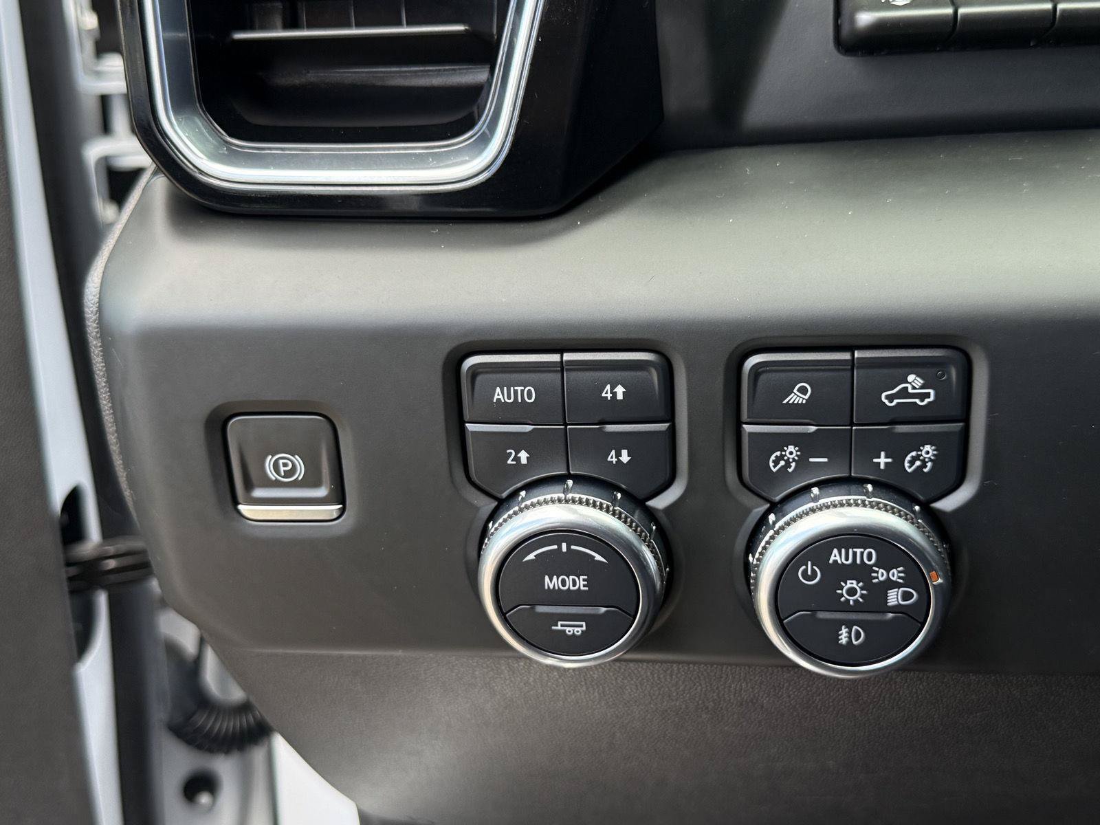 Used 2024 GMC Sierra 1500 Denali AWD/4WD image 28