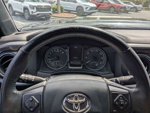 Used 2017 Toyota Tacoma TRD Sport w/ Tow Package (A/T) AWD/4WD image 28