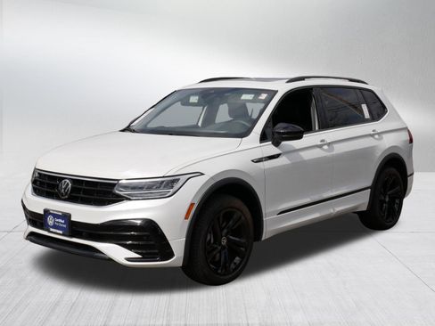 Certified 2024 Volkswagen Tiguan SE R-Line AWD/4WD image 3