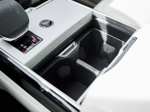 Used 2024 Land Rover Range Rover Long Wheelbase SE image 74