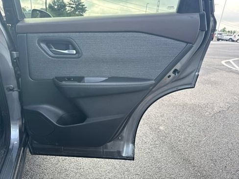 Used 2021 Nissan Rogue SV AWD/4WD image 16