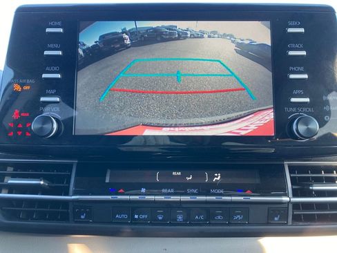 Used 2024 Toyota Sienna XLE image 20