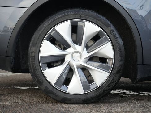 Used 2020 Tesla Model Y Long Range image 11