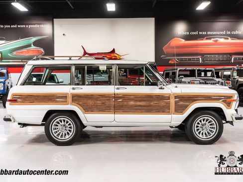 Used 1991 Jeep Grand Wagoneer 4dr Wagon 4WD image 9