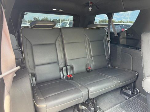 Used 2023 GMC Yukon XL SLT AWD/4WD image 11