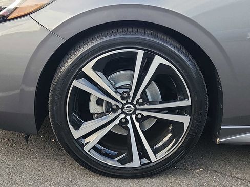 Certified 2023 Nissan Sentra SR w/ SR Premium Package FWD image 8