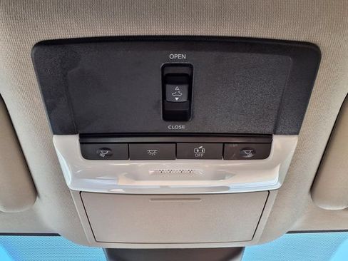 Used 2025 Nissan Sentra SV w/ SV Premium Package FWD image 14