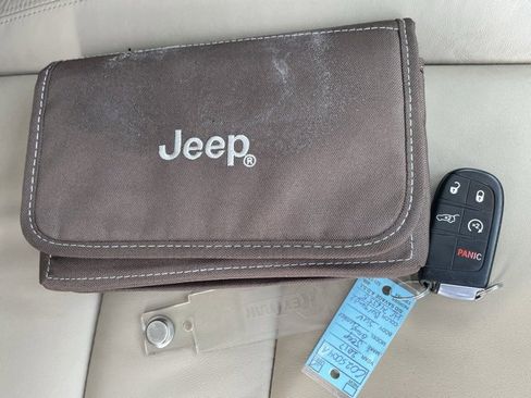 Used 2017 Jeep Grand Cherokee Limited image 41