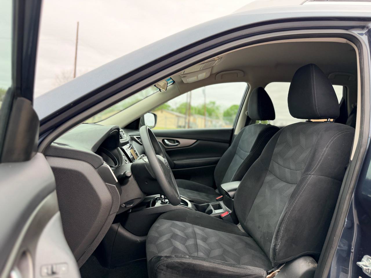 Used 2014 Nissan Rogue SV FWD image 10