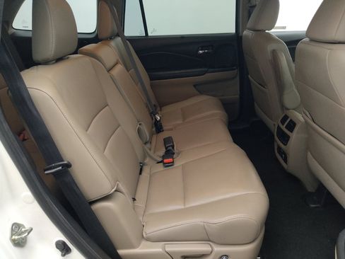 Used 2019 Honda Pilot Touring image 19