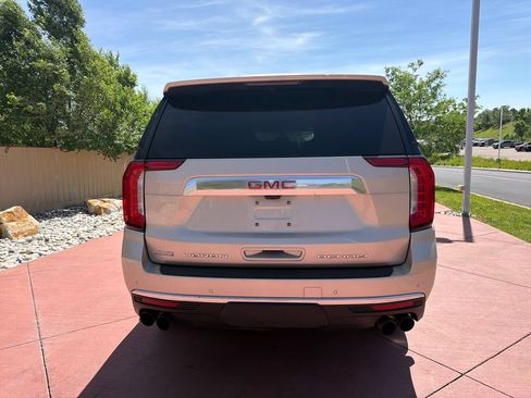 Used 2021 GMC Yukon Denali w/ Advanced Technology Package AWD/4WD image 7