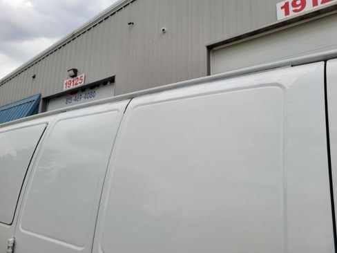 Used 2009 GMC Savana 3500 RWD image 26