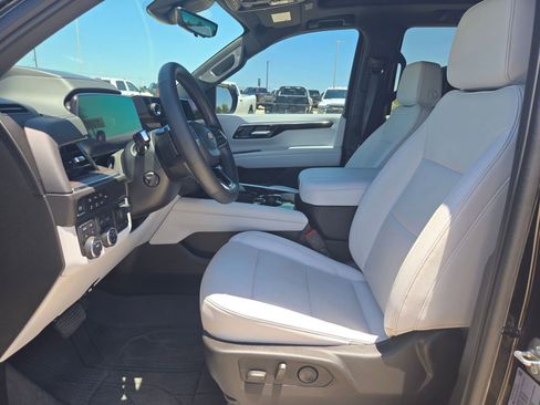 Used 2025 Chevrolet Tahoe Premier AWD/4WD image 9