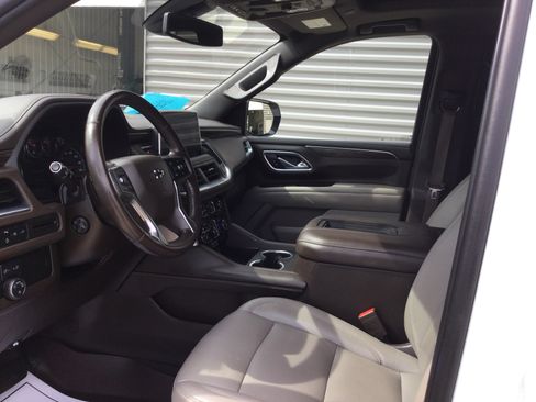 Used 2021 Chevrolet Tahoe Z71 w/ Luxury Package AWD/4WD image 12