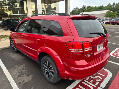 Used 2018 Dodge Journey SE w/ Popular Equipment Group FWD image 3
