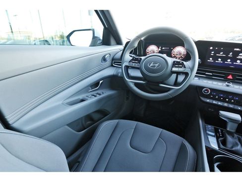 Certified 2025 Hyundai Elantra SEL image 10