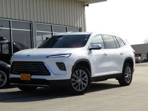 Used 2025 Buick Enclave Preferred image 12