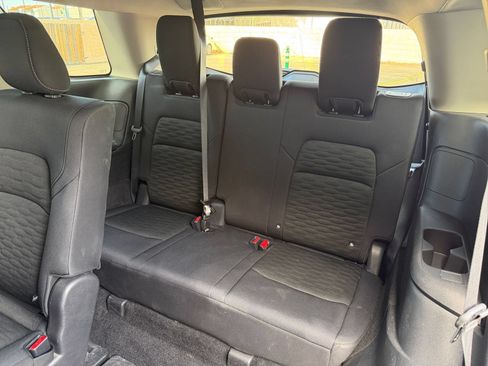 Used 2025 Nissan Pathfinder SV FWD image 31