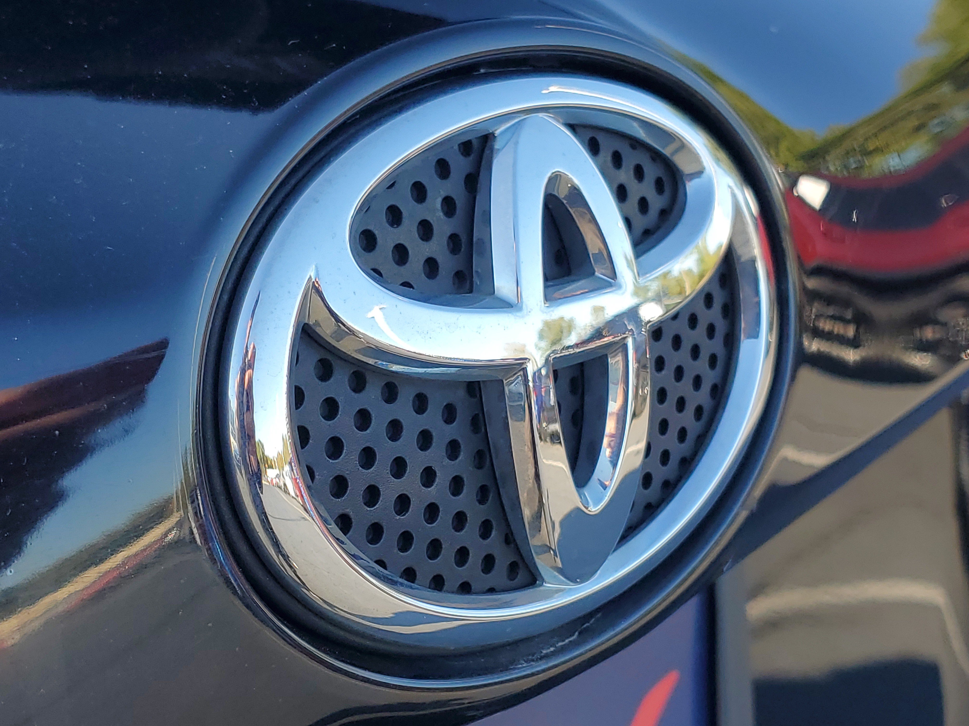 Certified 2018 Toyota RAV4 XLE w/ Plus Extra Value Package AWD/4WD image 7