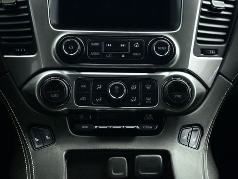 Used 2020 Chevrolet Suburban LT image 6