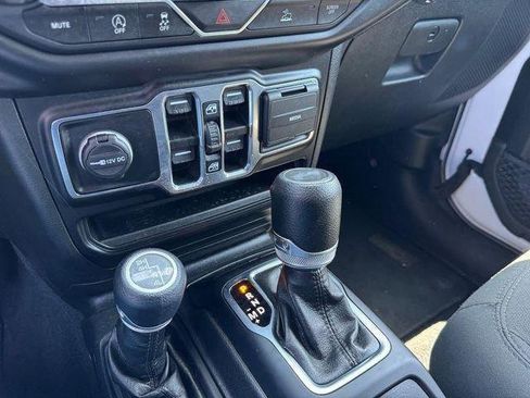 Used 2022 Jeep Wrangler Unlimited Sport w/ Sun And Sound Package AWD/4WD image 25