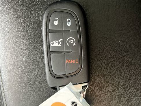 Used 2022 Jeep Cherokee Limited image 19