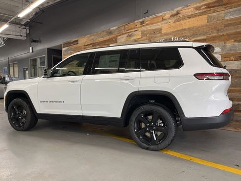 New 2025 Jeep Grand Cherokee L Limited w/ Black Appearance Package image 20