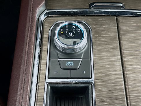 Used 2024 Ford Expedition Limited image 25