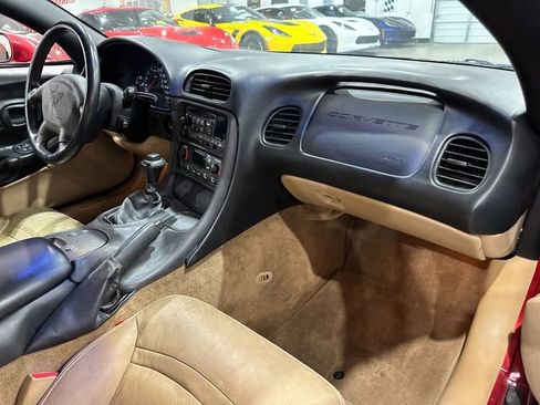 Used 2004 Chevrolet Corvette Coupe w/ Roof Package image 9