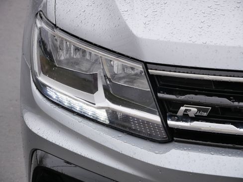 Certified 2021 Volkswagen Tiguan SE R-Line image 15