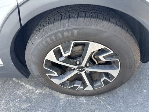 Used 2023 Kia Sportage EX FWD image 11