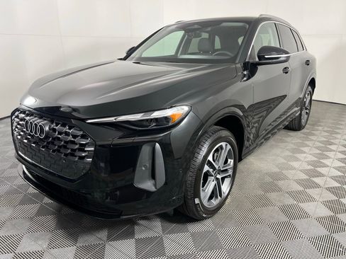 Certified 2025 Audi Q5 2.0T Premium w/ Convenience Package image 4