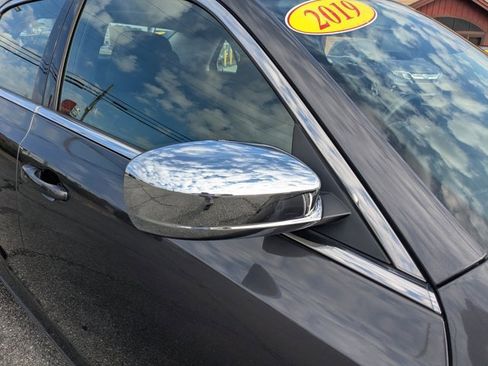 Used 2019 Chrysler 300 Touring w/ Chrome Appearance Package image 12