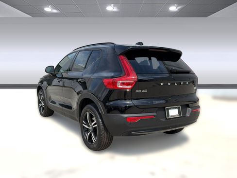 New 2026 Volvo XC40 B5 Core w/ Climate Package AWD/4WD image 3