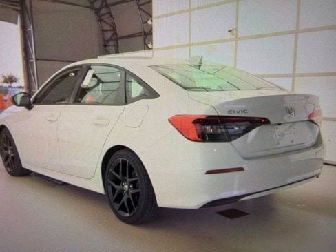 Used 2023 Honda Civic Sport image 2