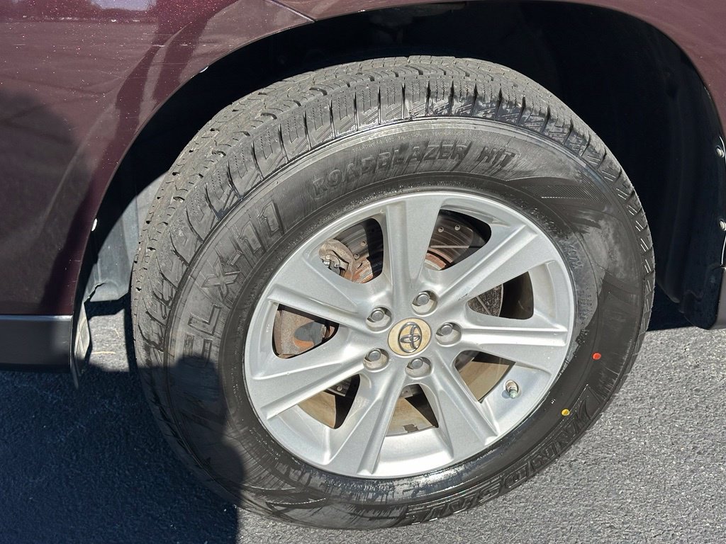 Used 2011 Toyota Highlander 2WD w/ Cold Weather Pkg image 33