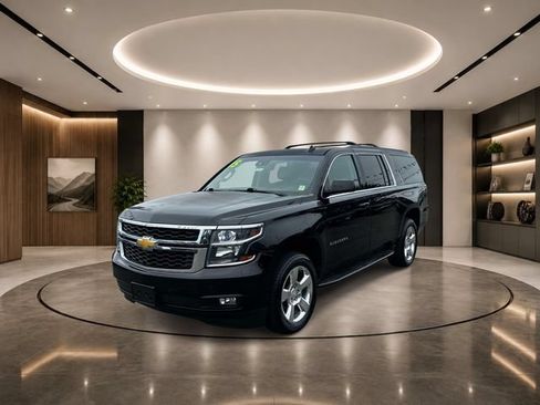 Used 2015 Chevrolet Suburban LT w/ Luxury Package AWD/4WD image 2