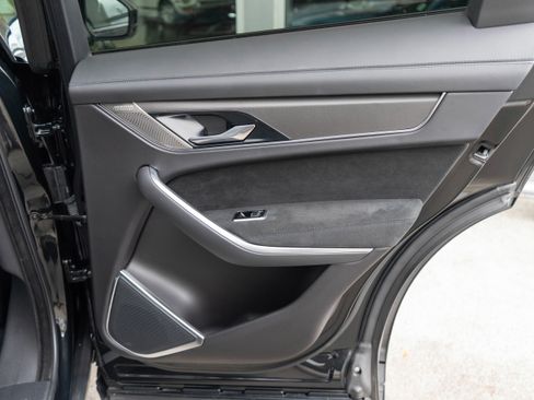 Used 2022 Jaguar F-PACE SVR image 36