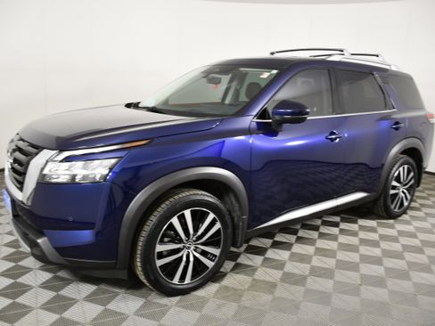 Used 2023 Nissan Pathfinder Platinum AWD/4WD image 10