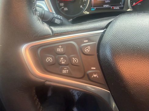 Used 2018 Chevrolet Equinox Premier image 12