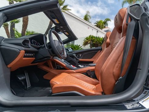 Used 2023 Lamborghini Huracan EVO AWD/4WD image 6