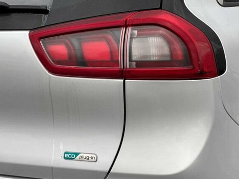 Used 2018 Kia Niro EX Premium image 24