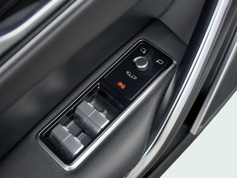 Used 2024 Jaguar F-PACE R-Dynamic S image 15