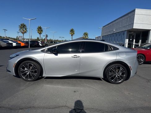 Used 2024 Toyota Prius XLE image 4