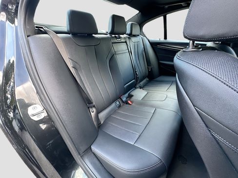 Certified 2023 BMW 530e w/ M Sport Package image 28